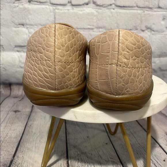 Easy Spirit “Seabides” Croc-Embossed Beige Loafers Sz 9.5 - Picture 4 of 11